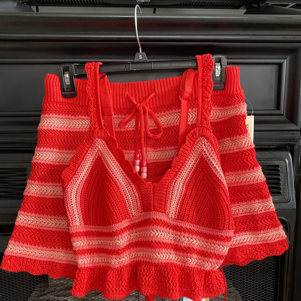 What are you waiting for when you can be out on the town in this cute outfit?